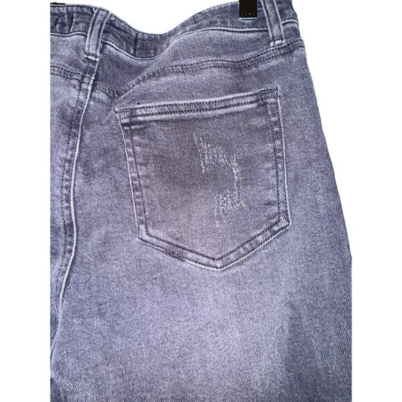 Stylish Black Distressed Women Jeans - Picture 11 of 12